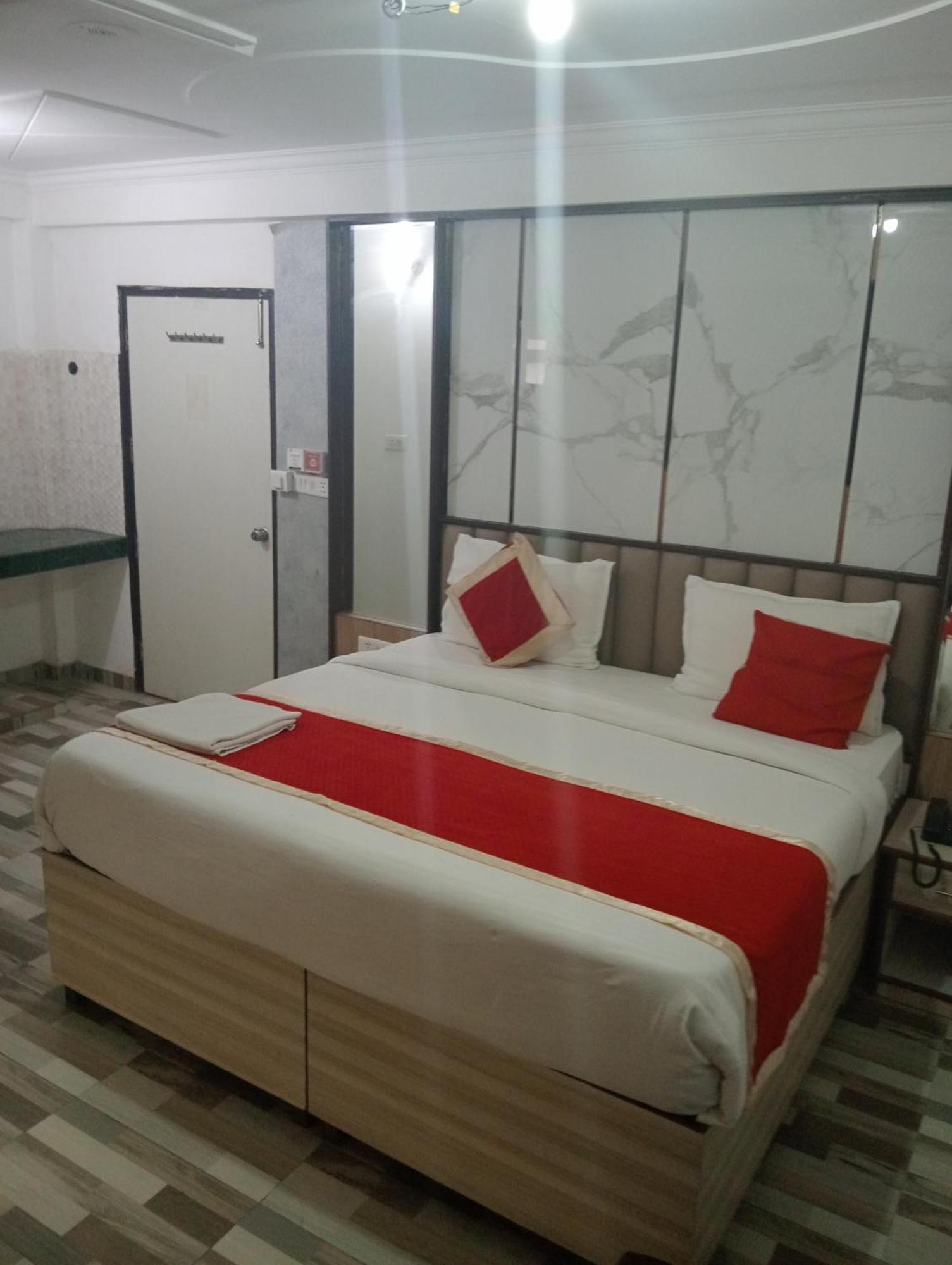 Hotel Clink New Delhi Airport Dış mekan fotoğraf