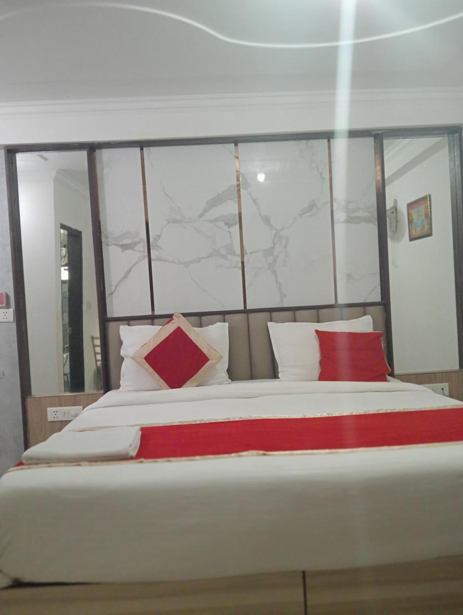Hotel Clink New Delhi Airport Dış mekan fotoğraf